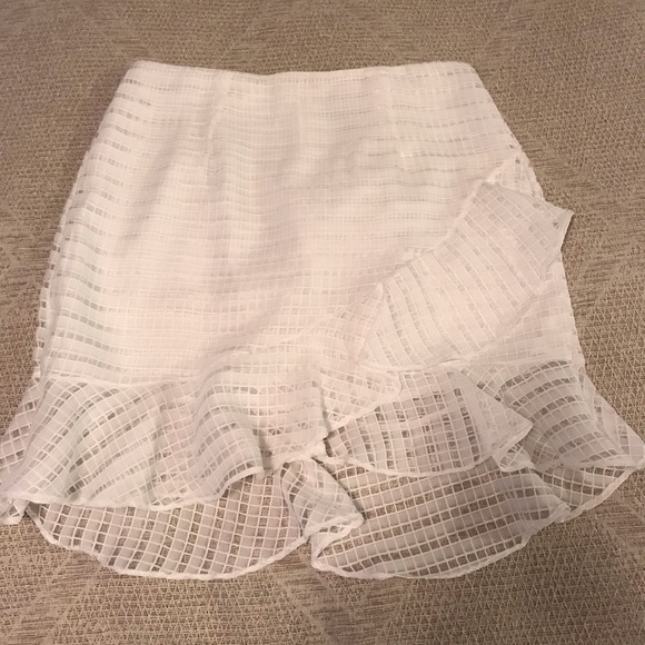 White Ruffle Asymmetrical Skirt - Picture 4 of 6
